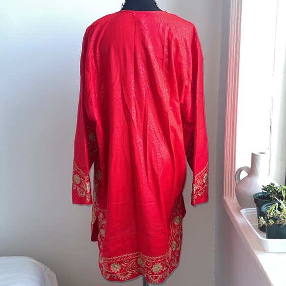Red embroidered kimono - Picture 6 of 8